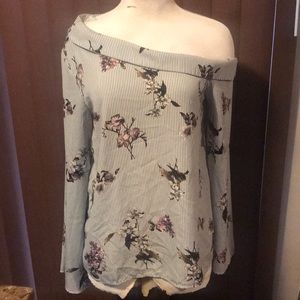 Off shoulder top , barely worn and looks new !